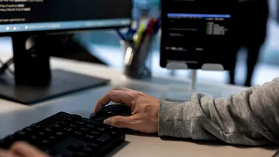 Studiu: 97% dintre IT-iștii români folosesc IA, iar ziua de lucru s-a schimbat substanțial