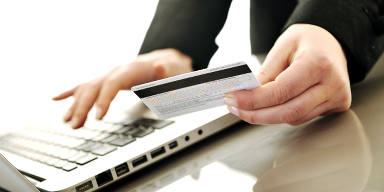 Clienţii băncilor din România, vizaţi de un nou virus bancar transmis prin mesaje email