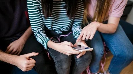 Excesele de jocuri video, cumpărături și rețele de socializare ar putea fi considerate drept dependențe