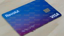 Exclusiv: Cum a fost păcălit un bucureștean printr-un SMS de la „curier” și o plată în Revolut. Atacatorii au încercat să retragă 3 sume în 3 minute