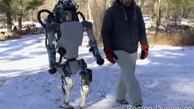 Fără cabluri şi complet autonom, ATLAS 2.0 anunţă un viitor în care roboţii bipezi păşesc nestingheriţi printre oameni