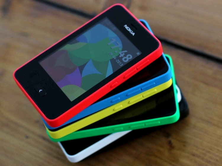 Nokia Asha 501 - colorat, tactil şi accesibil