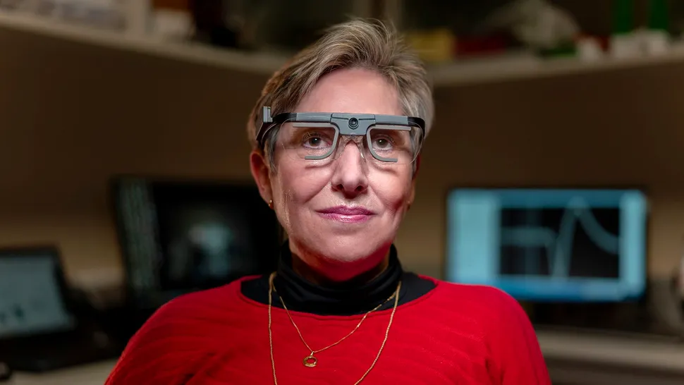 O femeie și-a recăpătat parțial vederea cu ajutorul unui implant pe creier