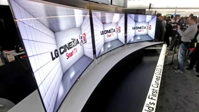 LG lansează primul televizor OLED de 55 inch, cu ecran curbat
