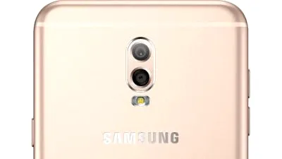 Cel de-al doilea smartphone Samsung cu cameră duală a fost lansat