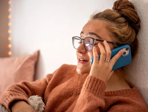 Apple le facilitează altor persoane înregistrarea apelurilor de pe iPhone, fără ca utilizatorii să-și dea seama