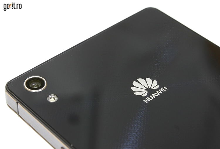 Huawei Ascend P7: camera foto de 13 MP şi bliţul LED