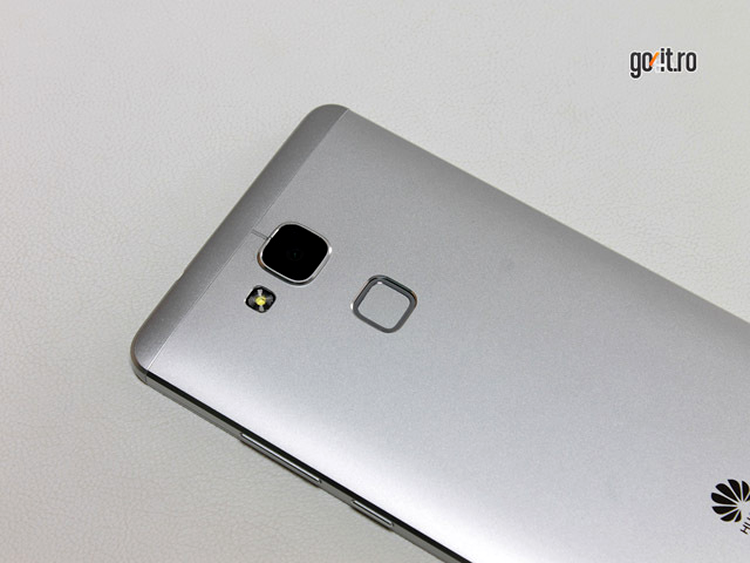 Huawei Ascend Mate 7 - senzorul de amprente
