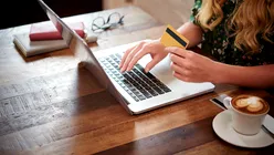 Românii, îndrumați să verifice site-urile cu terminația „.ro” înainte de a face cumpărături. La ce trebuie să fim atenți?