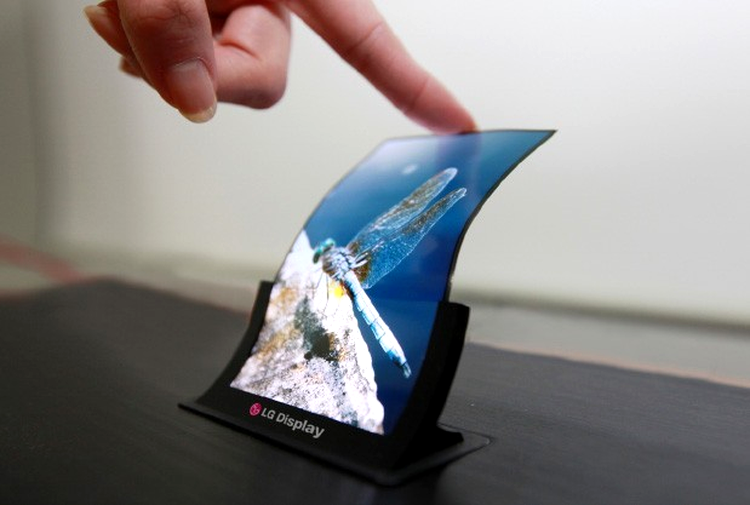 LG confirmă începerea producţiei de masă pentru ecrane flexibile
