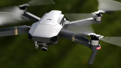 Dronele vor transmite automat către autorități locația lor și a piloților de la sol