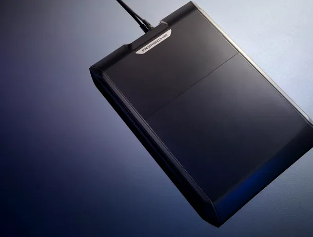 Porsche transformă încărcarea wireless: Cayenne Electric va fi primul model cu tehnologie inductivă – VIDEO