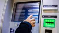 Limite noi la bancomate. S-au impus praguri zilnice diferențiate la ATM. Câți bani cash mai poți retrage