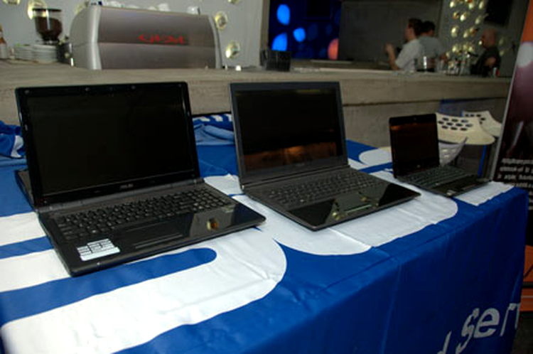ASUS seria U si UX