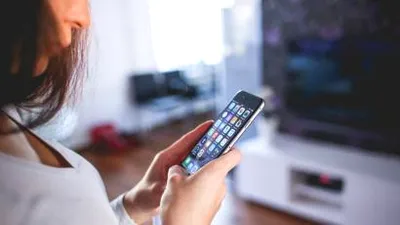 Veşti proaste pentru Apple: Utilizatorii de iPhone îşi schimbă telefoanele mai rar