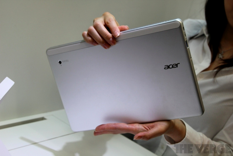 Acer Iconia W700 - vedere spate