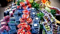 Fructele pe care le găsești la casoletă la supermarket sunt „hrană pentru creier”! Costă 30 de lei 500 de grame