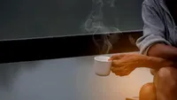 Greșeala pe care mulți o fac când beau cafea. Oncologii spun că poate crește riscul unui tip de cancer