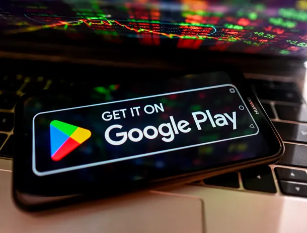 Google Play Store va avertiza în legătură cu aplicațiile care ar putea cauza descărcarea rapidă a bateriei
