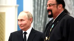 Steven Seagal, pe lista primitorilor de arme trofeu din Ucraina. Cum ajungeau la el?