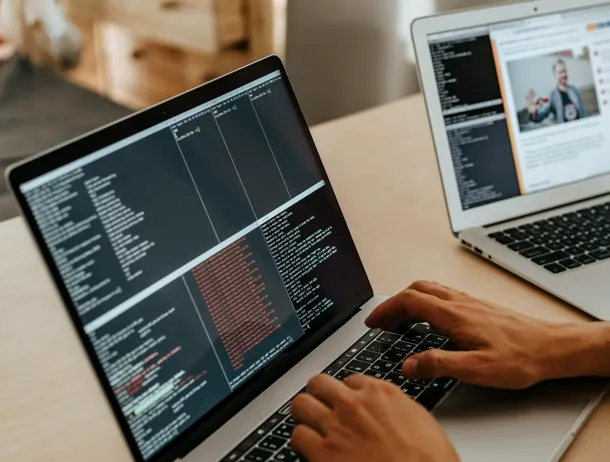 Guvernul olandez este cel mai recent care renunță la Microsoft Windows. Sancțiunile SUA au împins Olanda către o distribuție Linux dezvoltată intern pe nume NixOS
