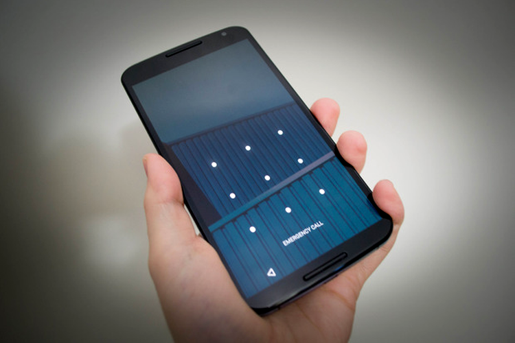 Lockscreen-ul de Android poate fi păcălit. Cum poţi debloca telefonul fără să introduci parola