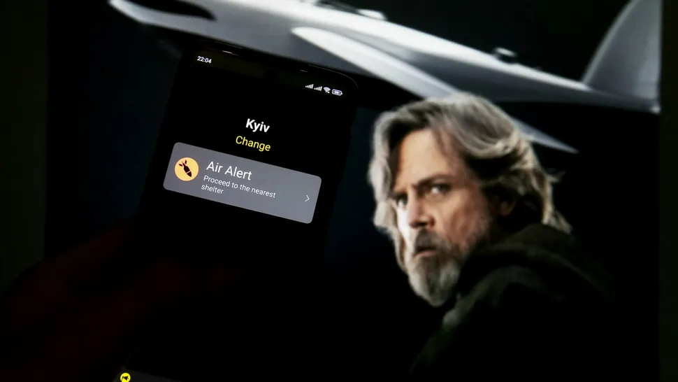 Luke Skywalker din Star Wars, vocea care avertizează ucrainenii de atacuri aeriene