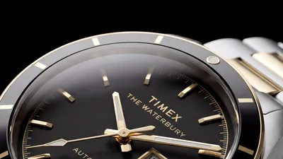 Timex extinde gama Waterbury Heritage: Două ceasuri automate clasice, cu mecanism japonez și afișaj zi-dată
