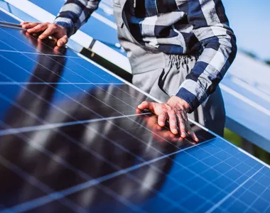 Măsuri împotriva proiectelor speculative de energie regenerabilă: România înăsprește normele privind racordarea la rețea pentru proiectele viitoare