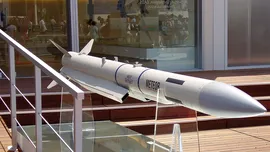 Ucraina ar putea primi racheta aer-aer care i-ar permite să decimeze avioanele Rusiei care bombardează neîncetat pozițiile sale