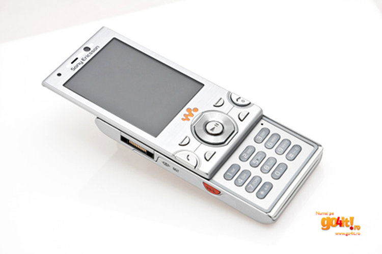 Sony Ericsson W995