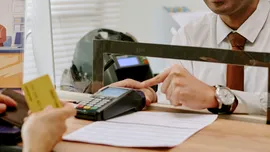 Românii vor mai puține ghișee și mai multe servicii online. Ce arată noul studiu AtlasIntel