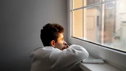 Utilizarea chatboturilor bazate pe inteligență artificială pentru sprijin emoțional este asociată cu sentimentul de singurătate în rândul elevilor