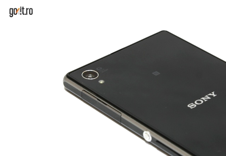 Camera foto cu senzor de 20,7 MP şi obiectiv G