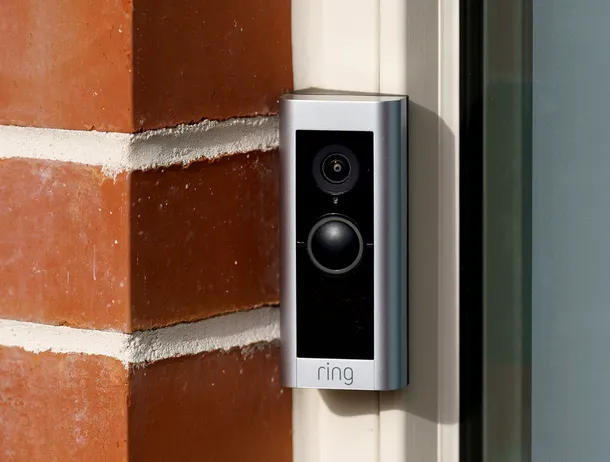 Utilizatorii deconectează sau distrug camerele Ring: Amazon anulează parteneriatul cu compania de supraveghere Flock. Preocupări majore legate de confidențialitate și libertăți civile