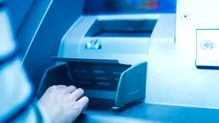 Premieră în România: CEC Bank permite depunerea de bani gheață pe cardurile altor bănci direct la bancomate