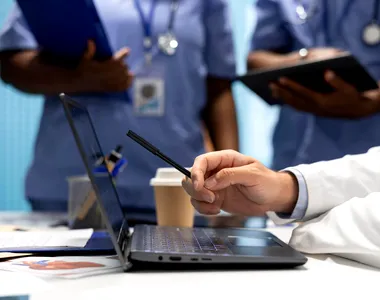 Formularele medicale trec în format digital prin portalul eSănătateaMea de la 1 septembrie