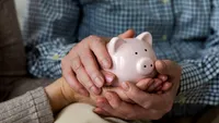 Pensionarii care pot primi înapoi banii reținuți pentru CASS. Pașii necesari pentru recuperarea sumelor