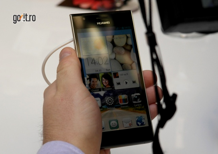 Huawei Ascend P2, cu ecran HD de 4.7”