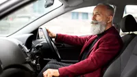 Codul Rutier 2025. Șoferii pensionari trebuie să înlocuiască permisul la 2 ani. Se impun și examinări medicale