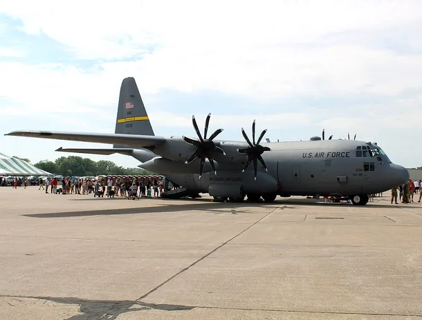 SUA transferă gratuit Forțelor Aeriene Române o nouă aeronavă de transport C-130H Hercules. Ce poate face vehiculul aerian