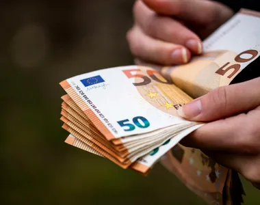 Ratingul României, acordat Standard&Poor’s, se menține pe ultima treaptă recomandată investiții