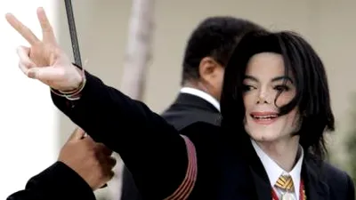Poliţiştii au descoperit o colecţie bizară de imagini şi clipuri video pe computerele lui Michael Jackson