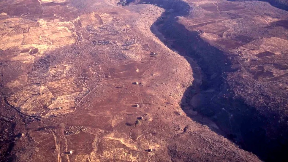Un nou ocean apare pe Pământ după ce un continent se rupe accelerat în două