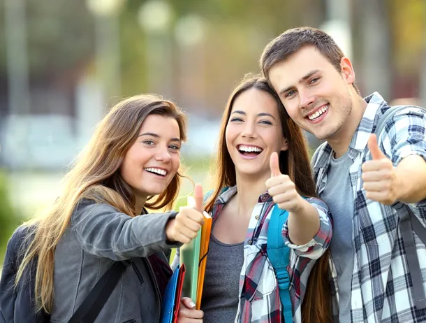 Anxietatea viitorilor studenți, exploatată online: pagini Instagram “vând” relații de prietenie înainte de facultate