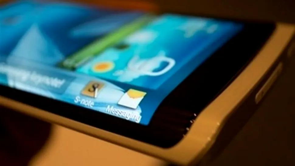 Un brevet Samsung dezvăluie câteva dintre funcţiile suplimentare facilitate de ecranele flexibile