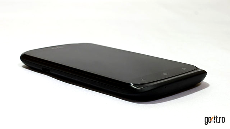 HTC Desire X -  carcasa cu bază asimetrică