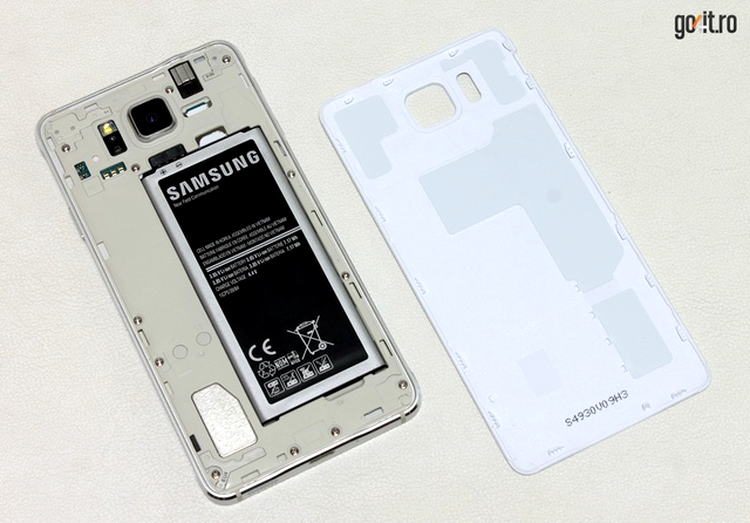Samsung Galaxy Alpha: cu baterie detaşabilă, dar fără slot MicroSD