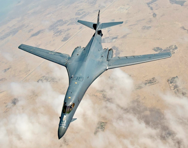 bombardier b-1b lancer in zbor
