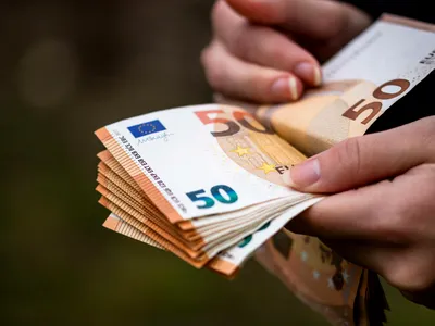 Ratingul României, acordat Standard&Poor’s, se menține pe ultima treaptă recomandată investiții